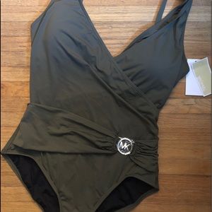 MK olive green sexy, stylish, flattering suit👀